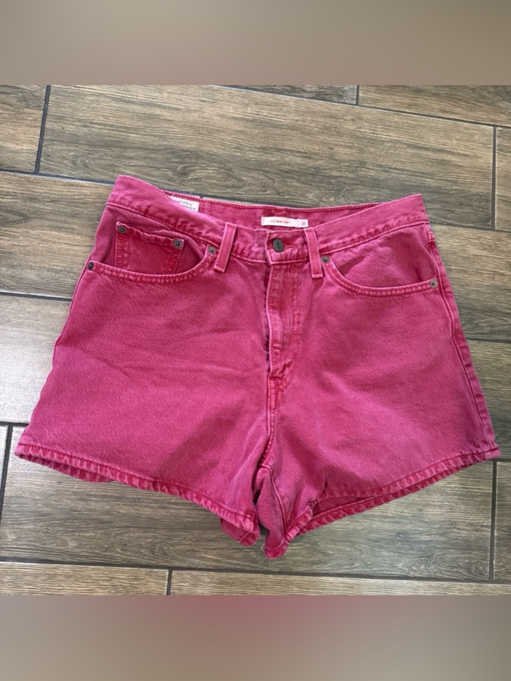 Levi's Premium 80's Mom ShortsWomen's Size 30 Red  Denim Jorts
